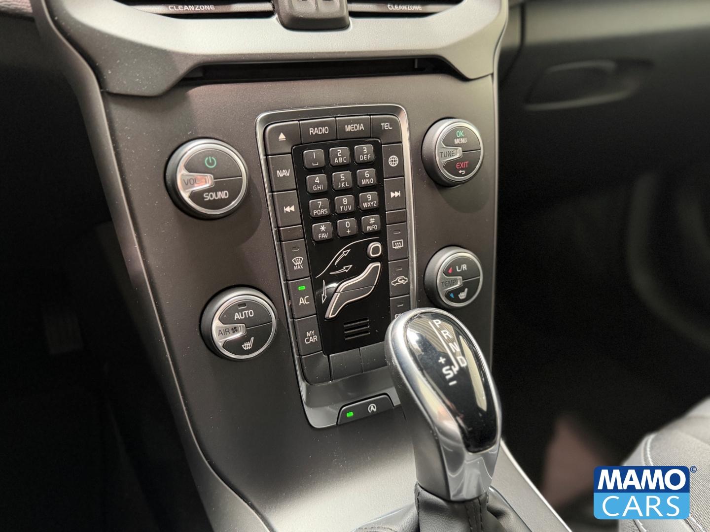 Fahrzeugabbildung Volvo V40 T3 Momentum AHK/SHZ/FSH/CAM/NAVI/LED/KLIMA