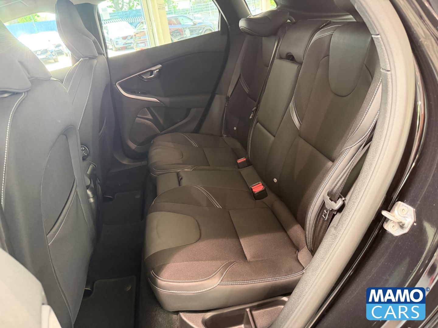 Fahrzeugabbildung Volvo V40 T3 Momentum AHK/SHZ/FSH/CAM/NAVI/LED/KLIMA
