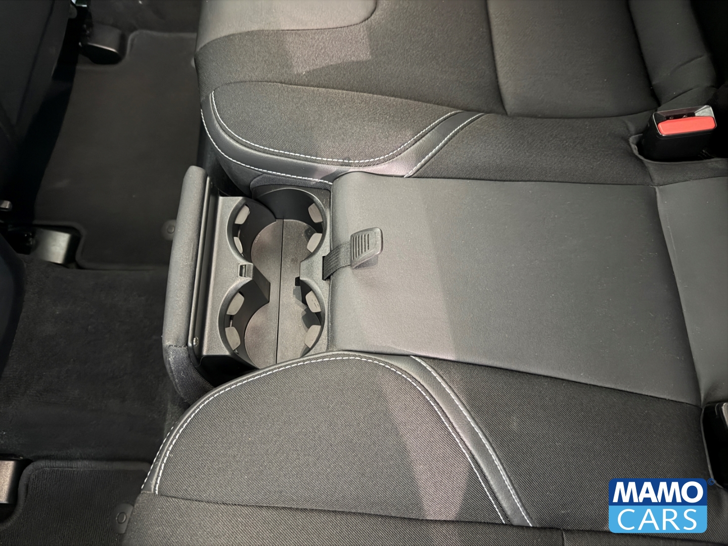 Fahrzeugabbildung Volvo V40 T3 Momentum AHK/SHZ/FSH/CAM/NAVI/LED/KLIMA