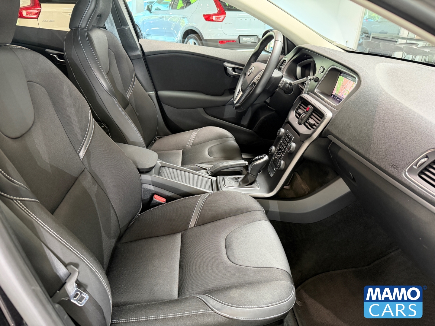 Fahrzeugabbildung Volvo V40 T3 Momentum AHK/SHZ/FSH/CAM/NAVI/LED/KLIMA