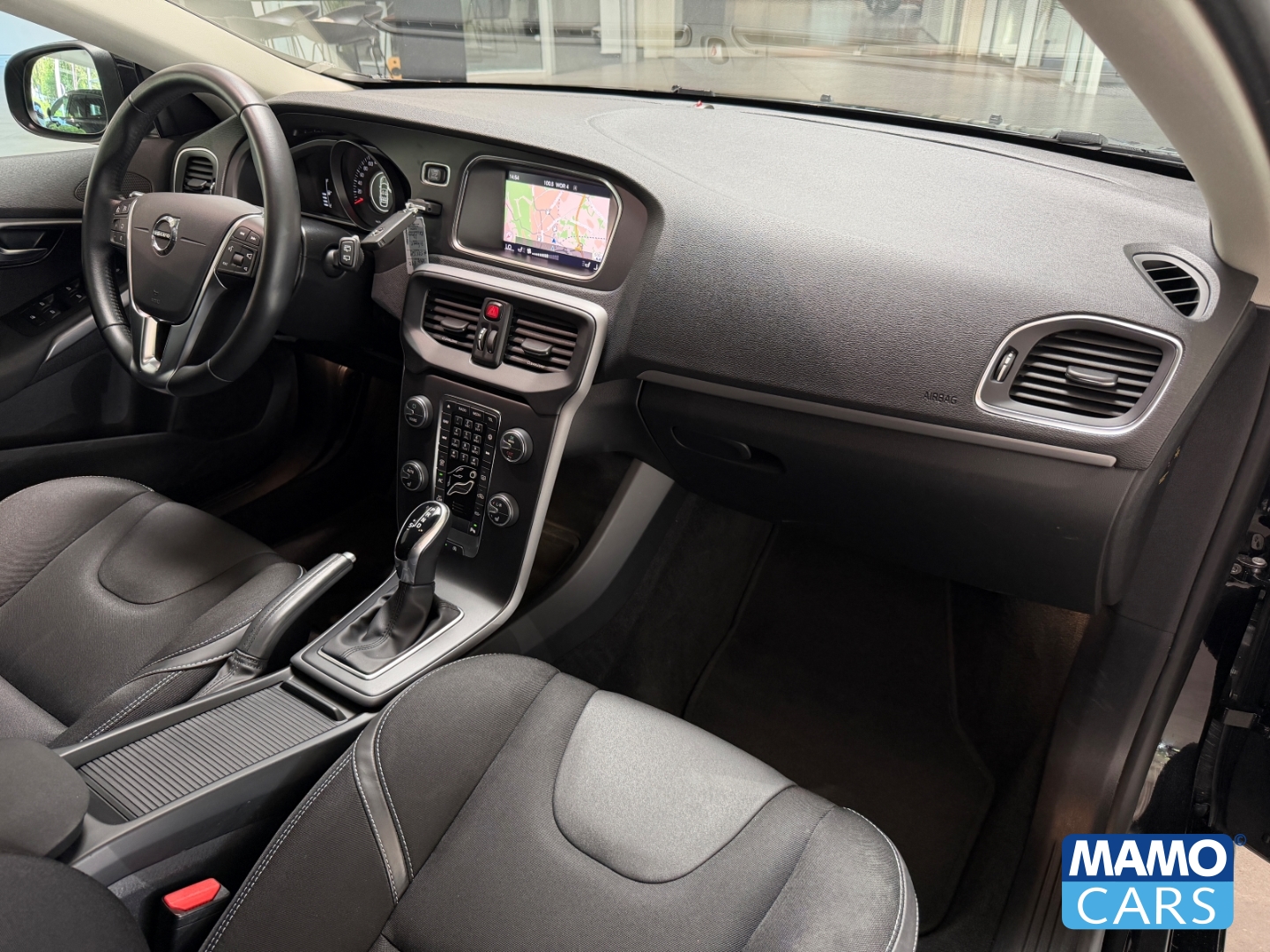 Fahrzeugabbildung Volvo V40 T3 Momentum AHK/SHZ/FSH/CAM/NAVI/LED/KLIMA