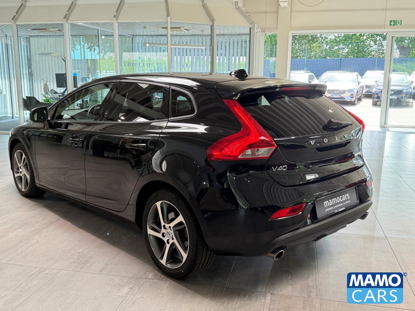 Fahrzeugabbildung Volvo V40 T3 Momentum AHK/SHZ/FSH/CAM/NAVI/LED/KLIMA