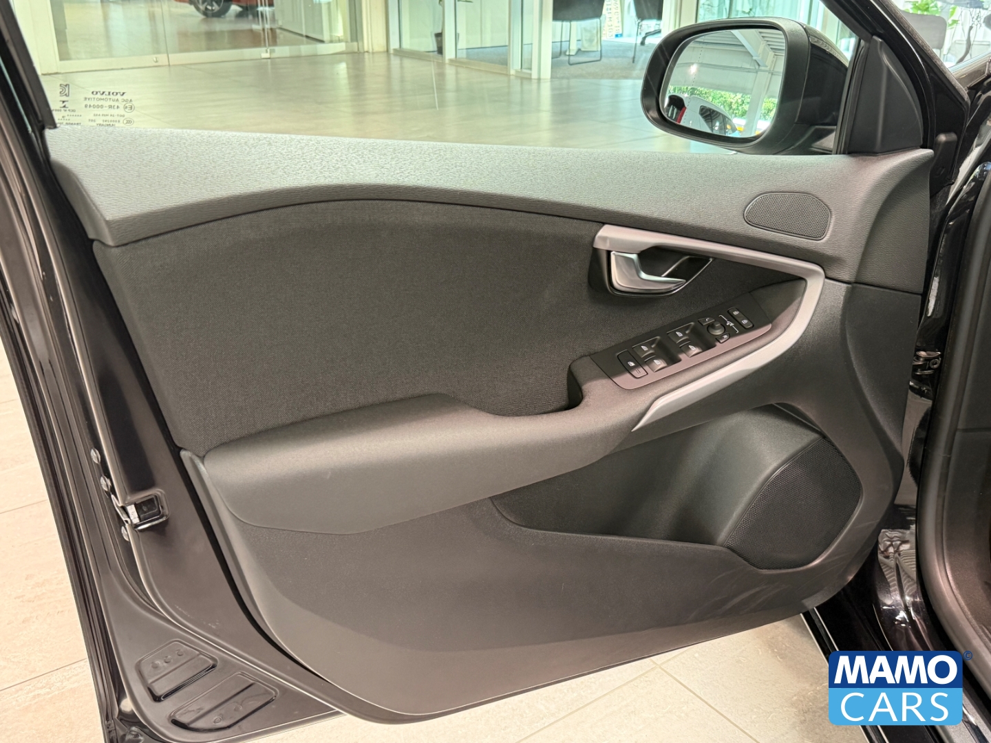 Fahrzeugabbildung Volvo V40 T3 Momentum AHK/SHZ/FSH/CAM/NAVI/LED/KLIMA