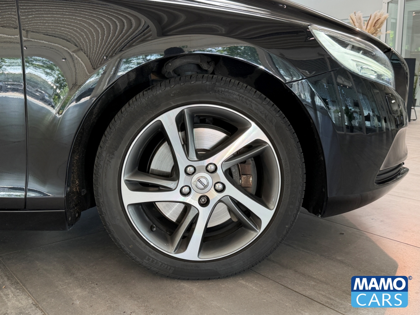 Fahrzeugabbildung Volvo V40 T3 Momentum AHK/SHZ/FSH/CAM/NAVI/LED/KLIMA