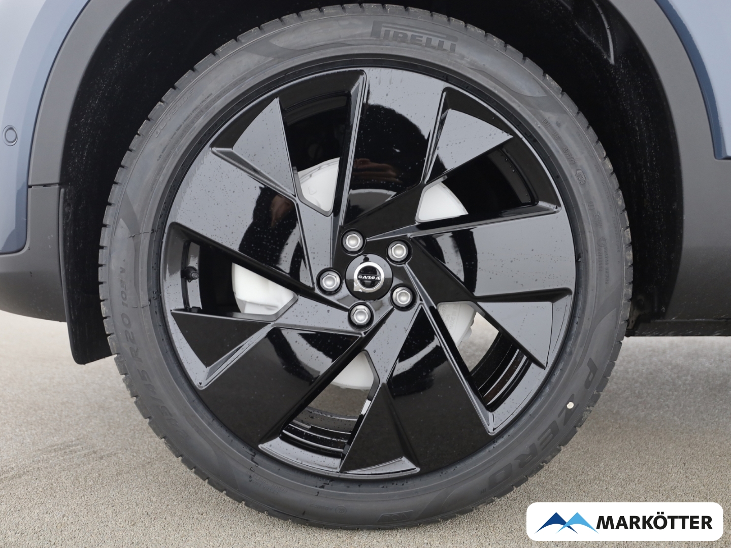 Fahrzeugabbildung Volvo XC40 Plus Black Edition 2WD B3 360°/LHZ/SHZ/BLIS