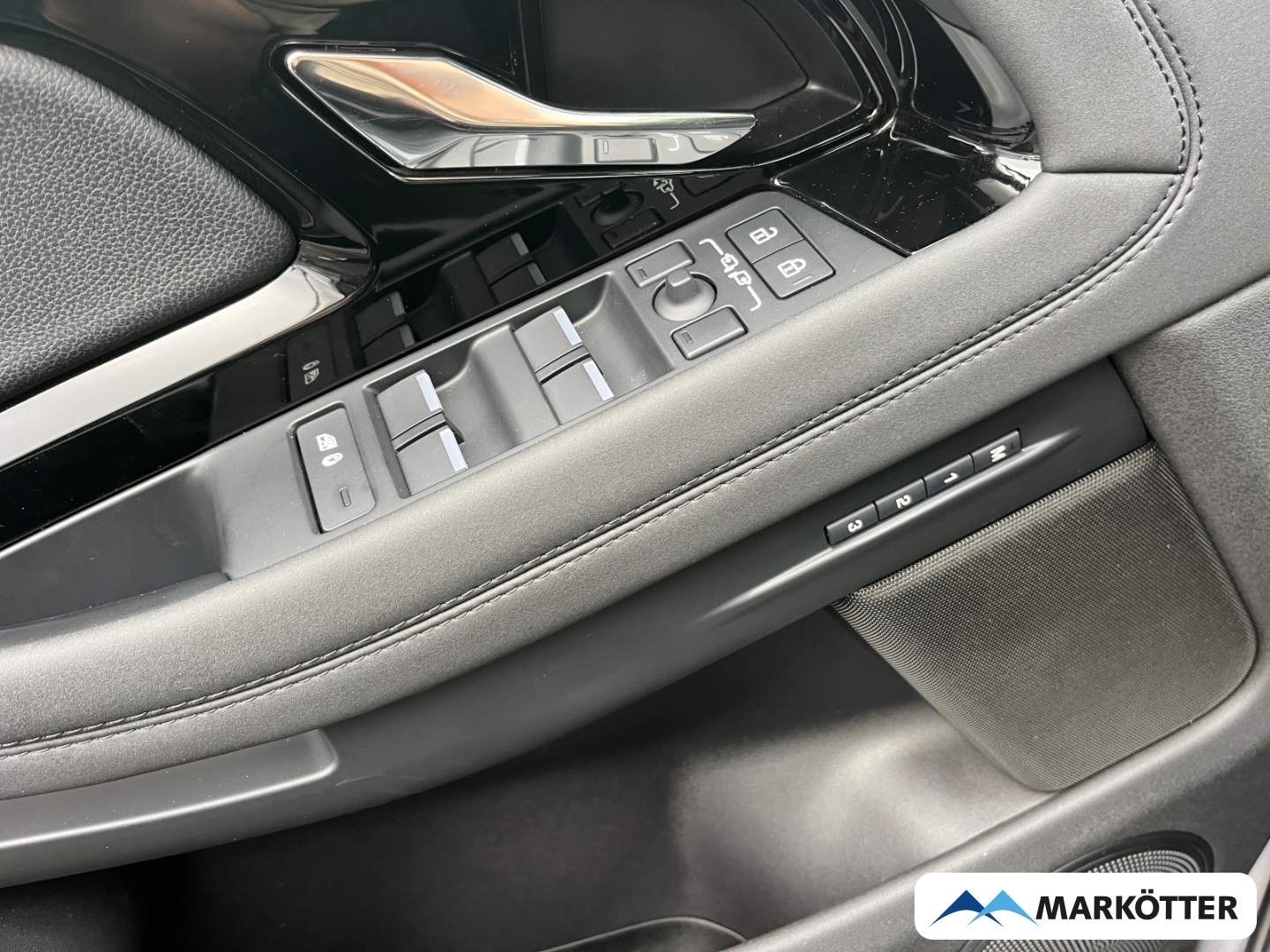 Fahrzeugabbildung Land Rover Range Rover Evoque D200 R-Dynamic SE ACC/AHK/Pano