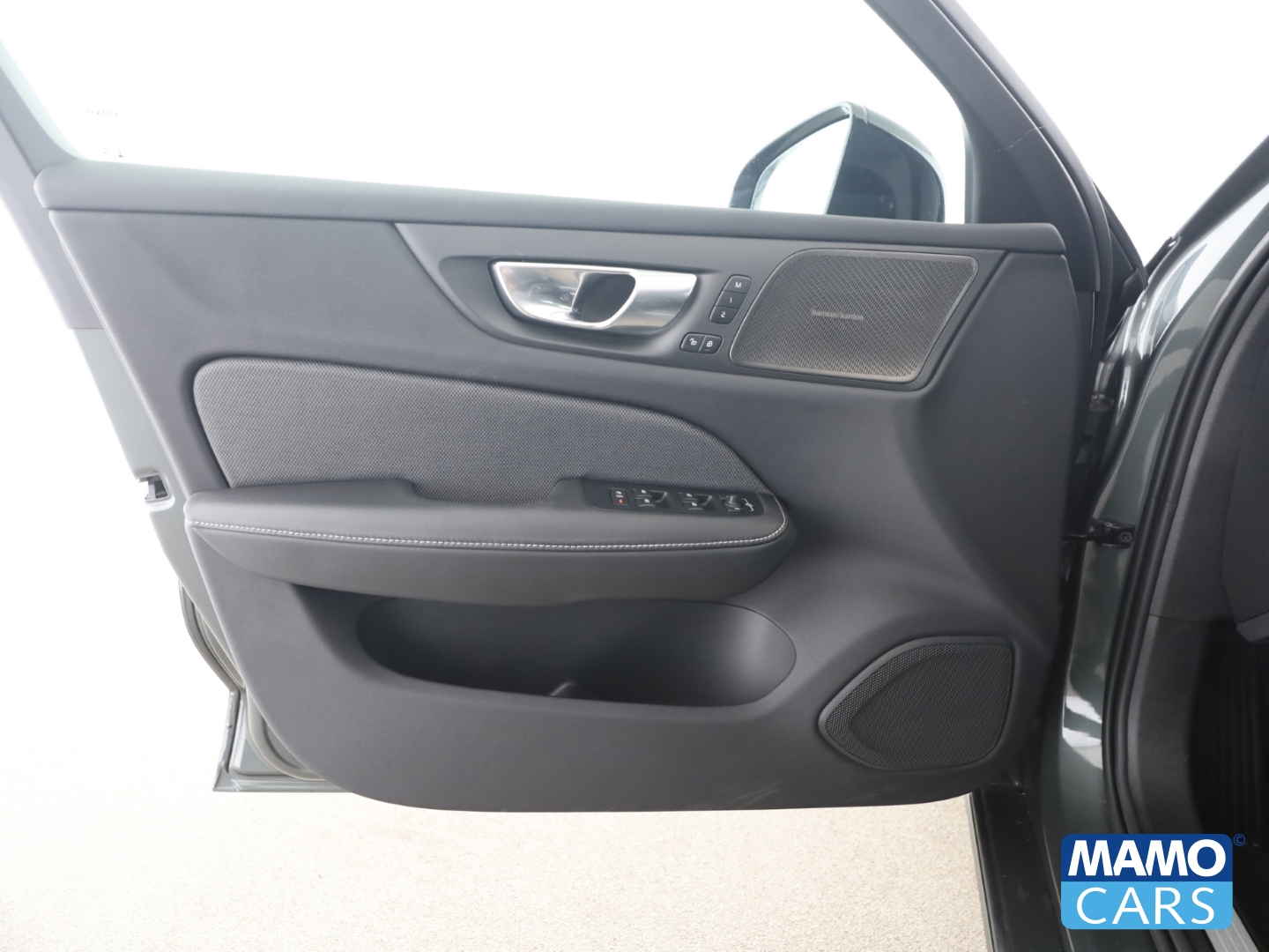 Fahrzeugabbildung Volvo V60 T6 AWD Ultra Dark ACC/AHK/BLIS/360°/H&K/PANO