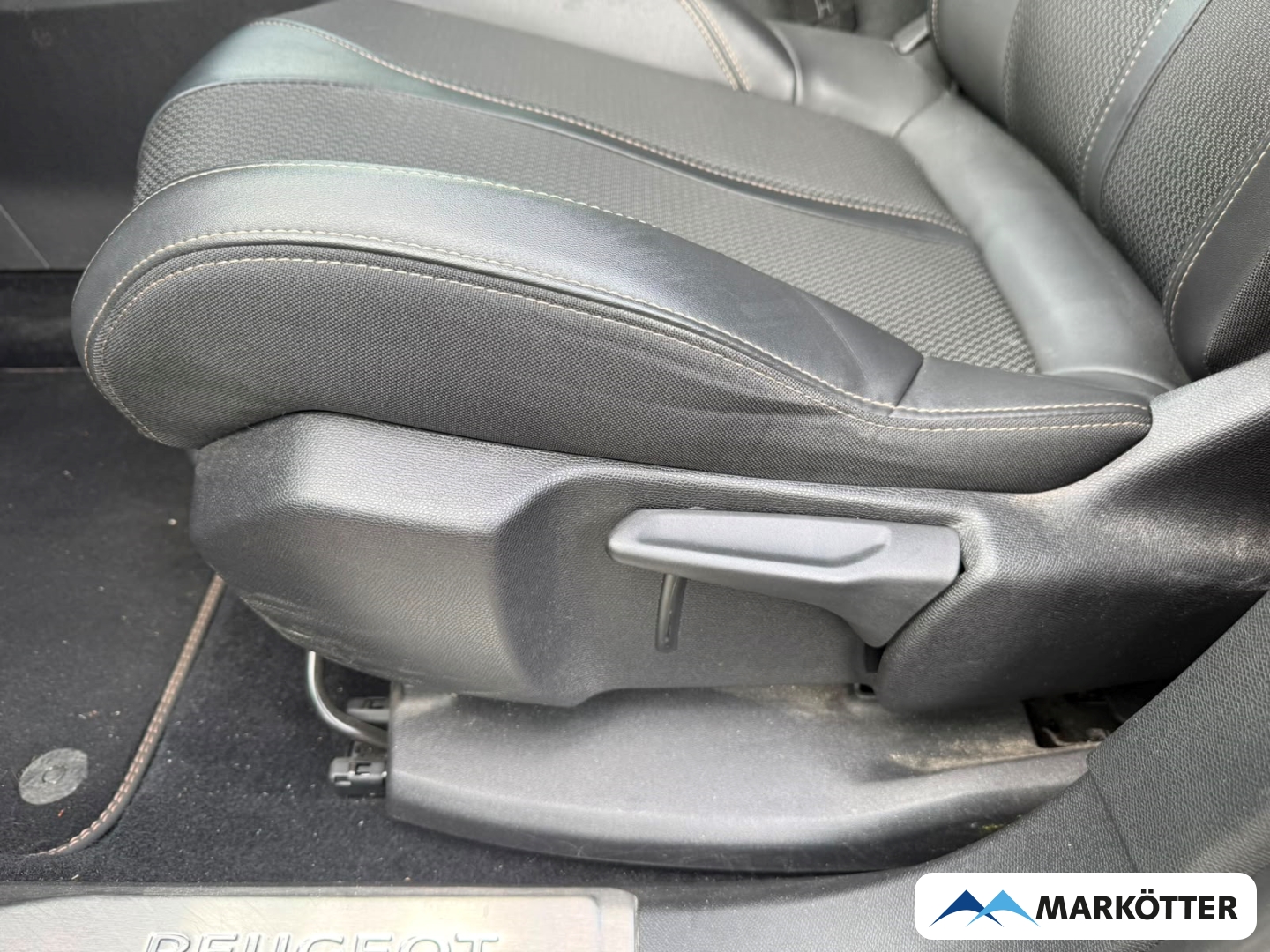 Fahrzeugabbildung Peugeot 5008 GT 7-Sitzer ACC/CAM/DAB/LED/NAVI/SHZ/