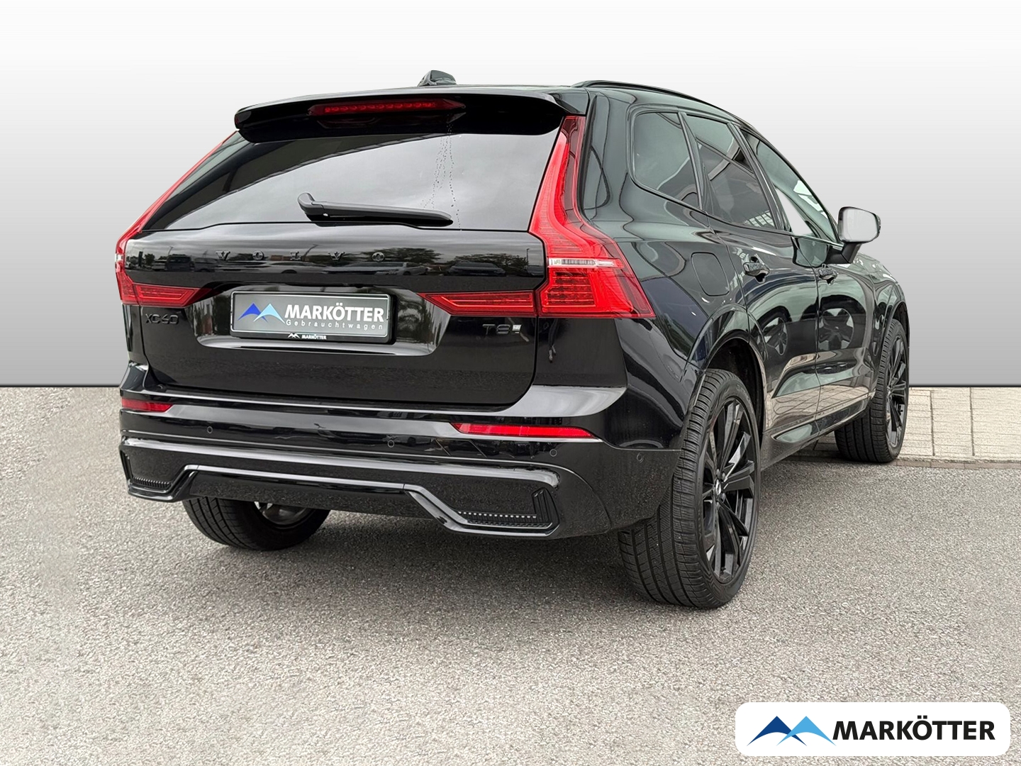 Fahrzeugabbildung Volvo XC60 Plus Black Edition Recharge Plug-In Hybrid AWD/SHZ/LRHZ/FSHZ/LED