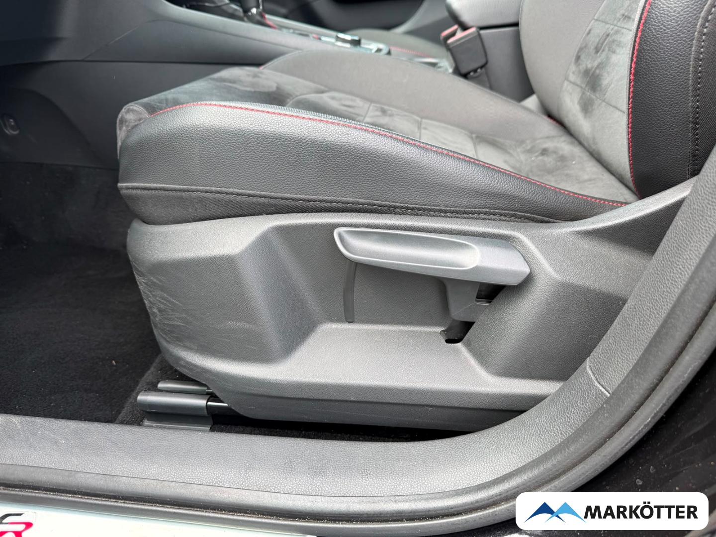 Fahrzeugabbildung SEAT Ateca 1.5 TSI ACT FR CAM/SH/LED/BLIS/NAV/PANO