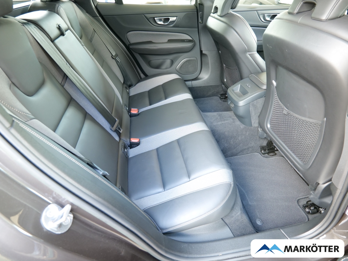 Fahrzeugabbildung Volvo V60 B4 Plus Bright AHK/PANO/CAM/Harman Kardon