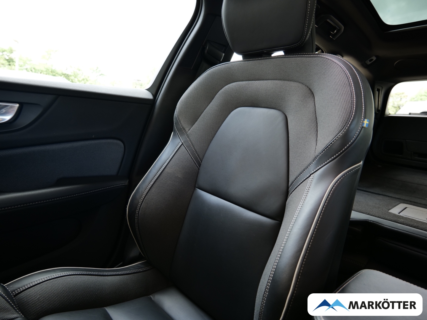 Fahrzeugabbildung Volvo V60 B4 Plus Bright AHK/PANO/CAM/Harman Kardon