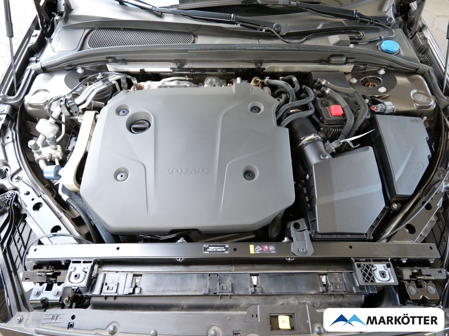 Fahrzeugabbildung Volvo V60 B4 Plus Bright AHK/PANO/CAM/Harman Kardon