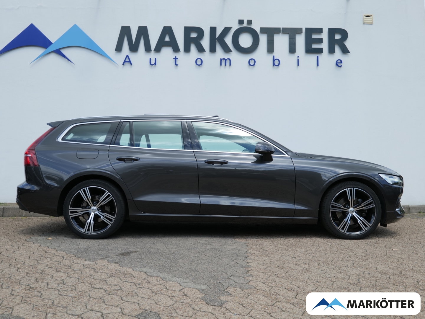 Fahrzeugabbildung Volvo V60 B4 Plus Bright AHK/PANO/CAM/Harman Kardon