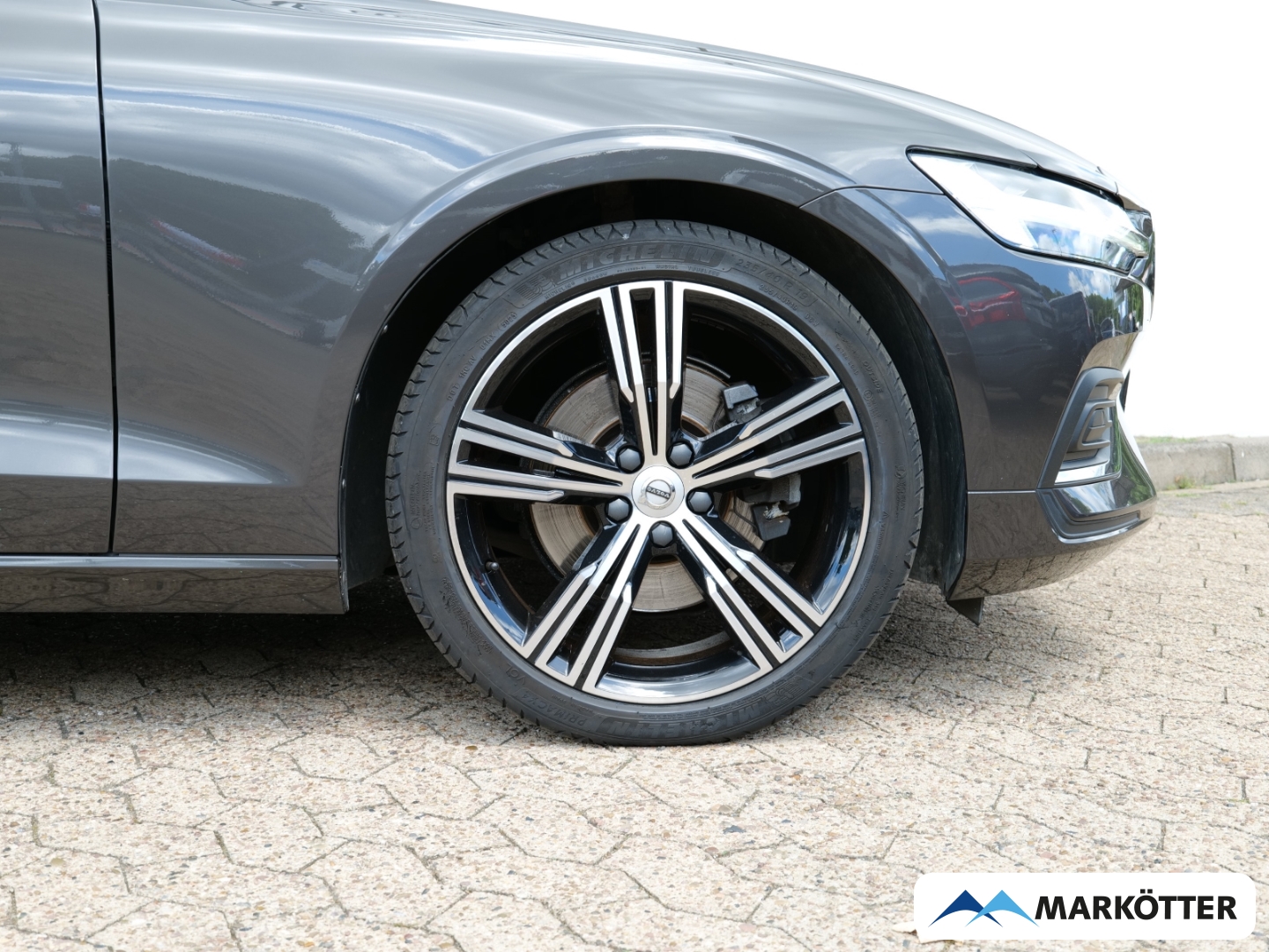 Fahrzeugabbildung Volvo V60 B4 Plus Bright AHK/PANO/CAM/Harman Kardon