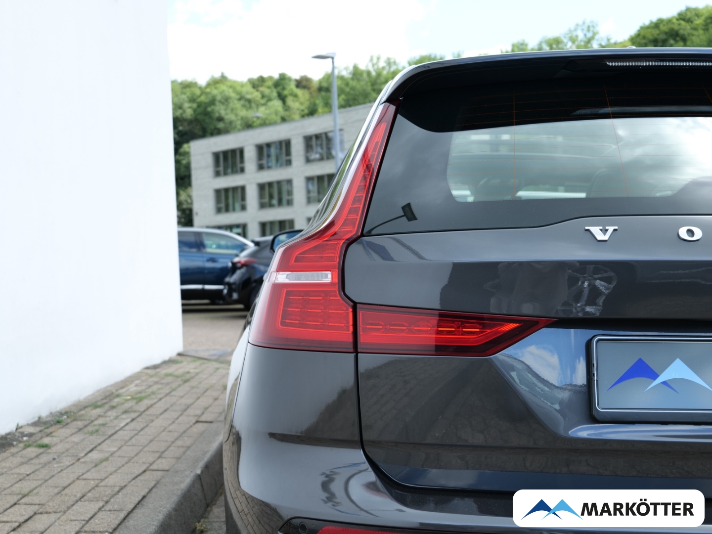 Fahrzeugabbildung Volvo V60 B4 Plus Bright AHK/PANO/CAM/Harman Kardon