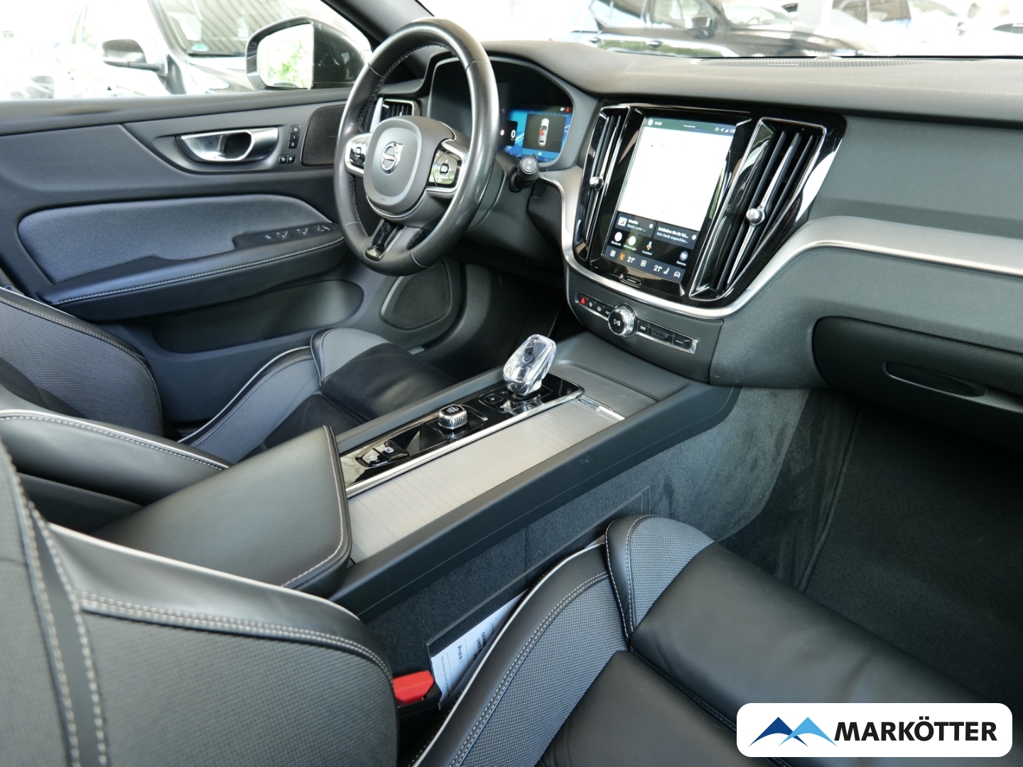 Fahrzeugabbildung Volvo V60 B4 Plus Bright AHK/PANO/CAM/Harman Kardon
