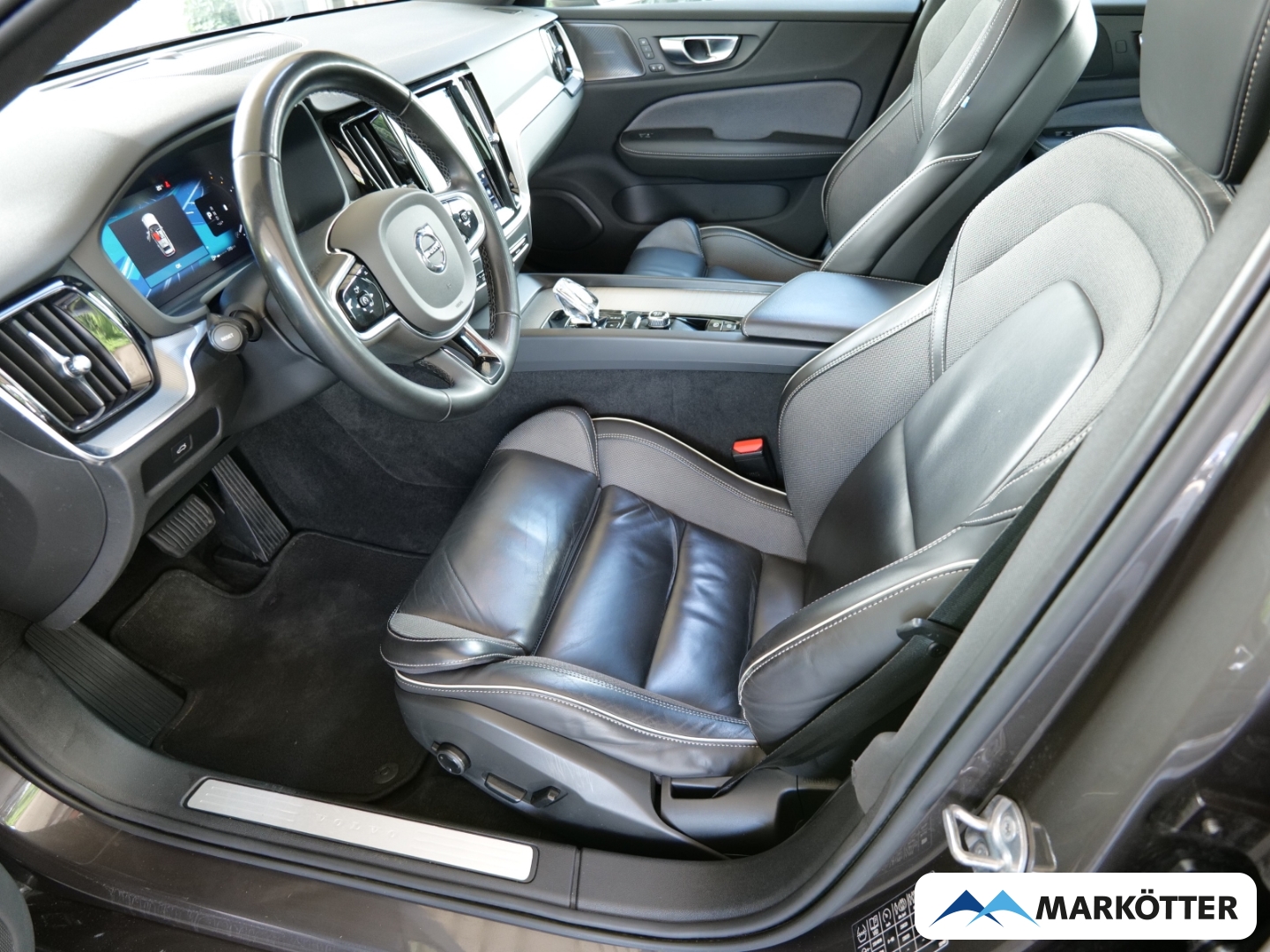 Fahrzeugabbildung Volvo V60 B4 Plus Bright AHK/PANO/CAM/Harman Kardon