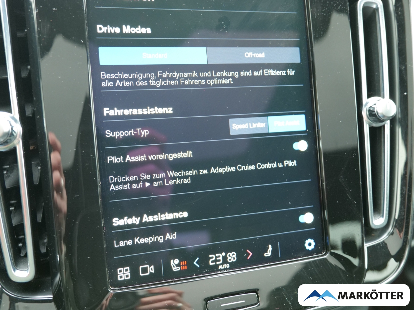 Fahrzeugabbildung Volvo C40 2WD Plus /Wärmepumpe/Standheizung/