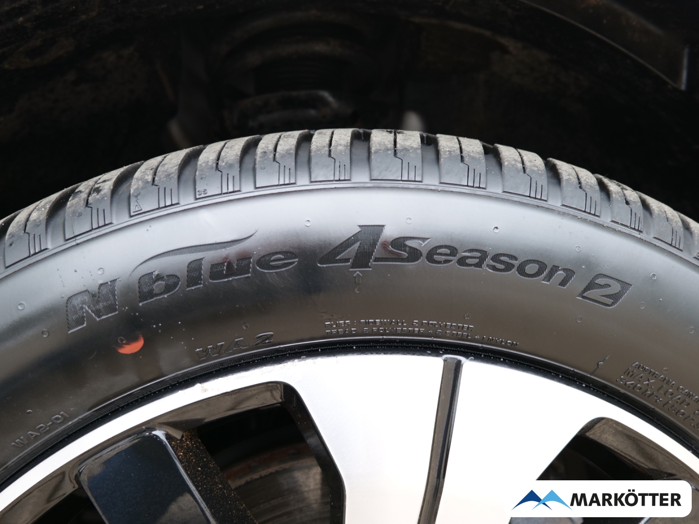 Fahrzeugabbildung Volvo C40 2WD Plus /Wärmepumpe/Standheizung/