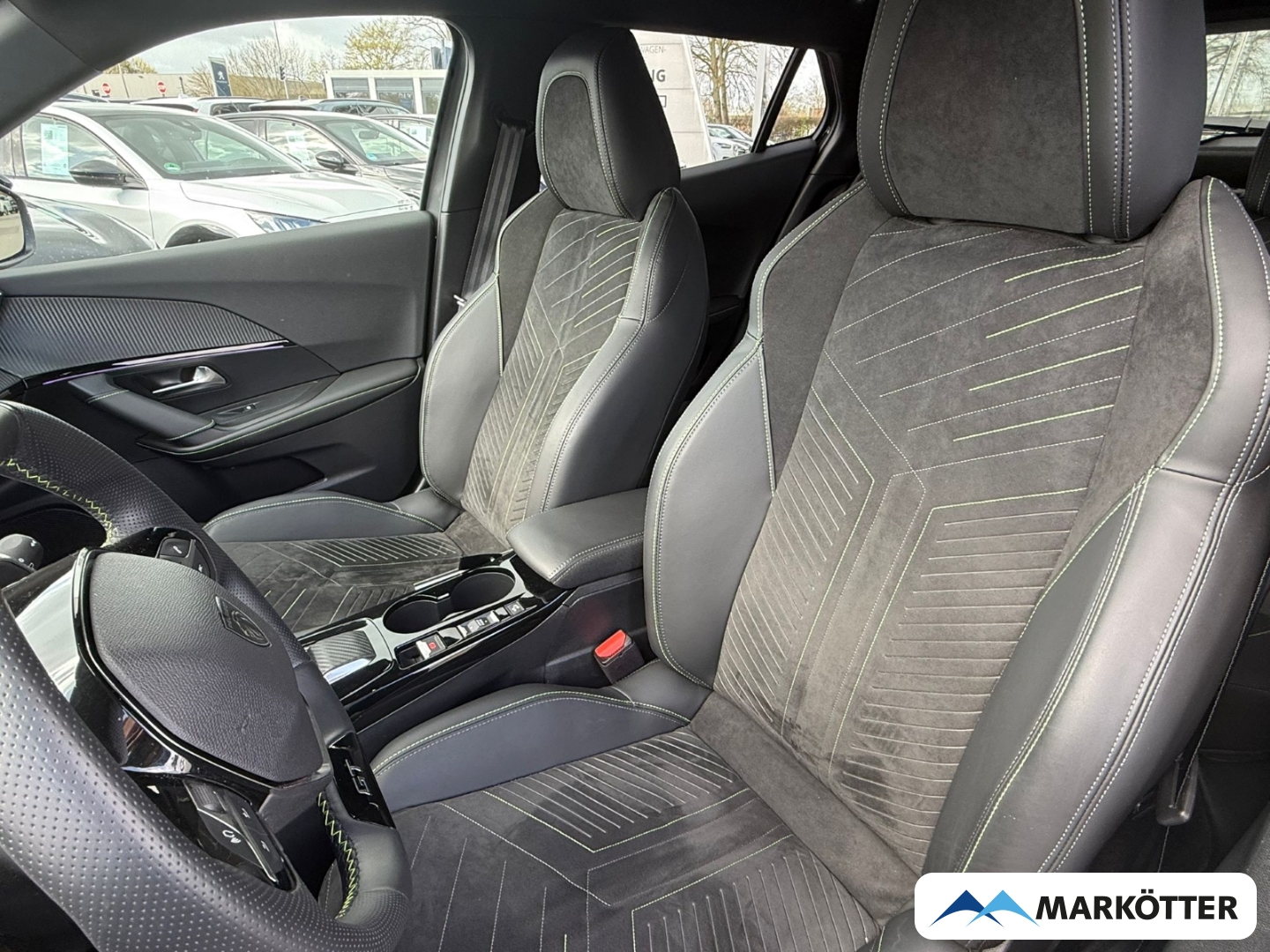 Fahrzeugabbildung Peugeot 2008 GT CAM/SHZ/LED/ALLWETTER/MASSAGE/ALCANTARA