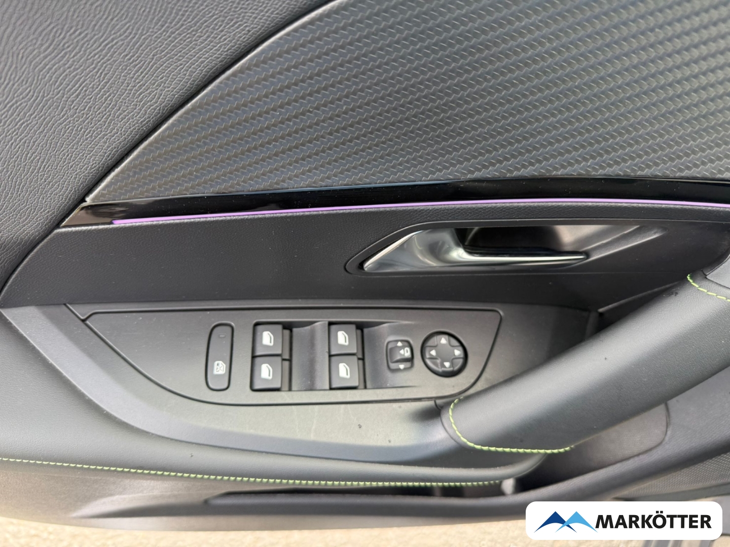 Fahrzeugabbildung Peugeot 2008 GT CAM/SHZ/LED/ALLWETTER/MASSAGE/ALCANTARA