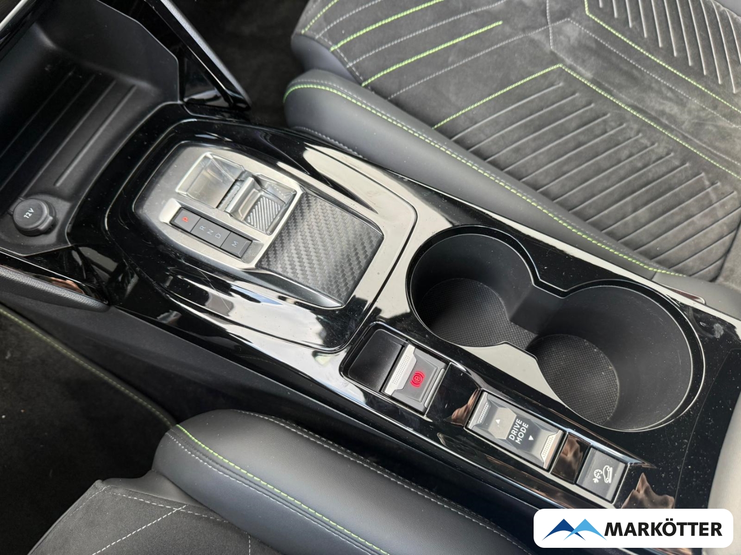 Fahrzeugabbildung Peugeot 2008 GT CAM/SHZ/LED/ALLWETTER/MASSAGE/ALCANTARA
