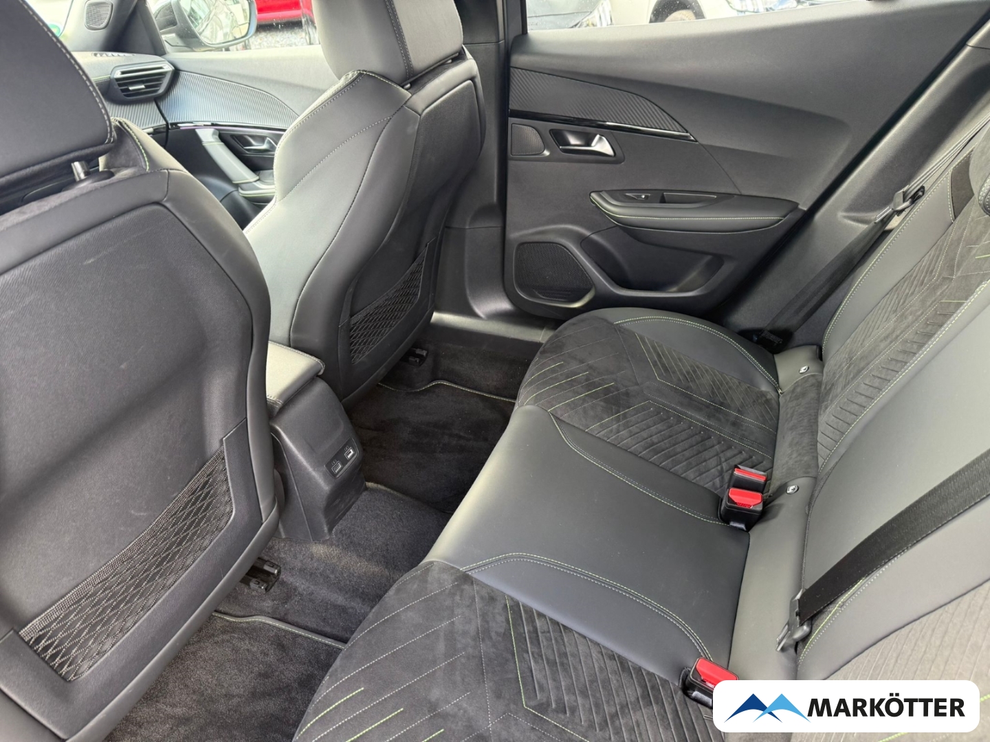 Fahrzeugabbildung Peugeot 2008 GT CAM/SHZ/LED/ALLWETTER/MASSAGE/ALCANTARA