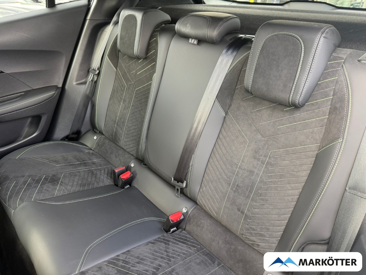 Fahrzeugabbildung Peugeot 2008 GT CAM/SHZ/LED/ALLWETTER/MASSAGE/ALCANTARA