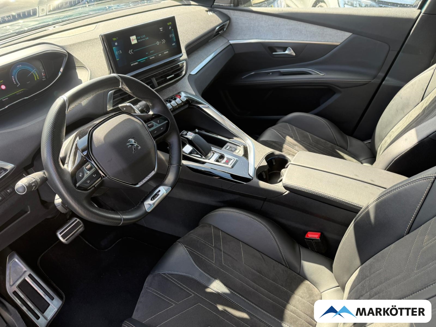 Fahrzeugabbildung Peugeot 3008 GT Hybrid 225 ACC/AHK/BLIS/360°/NAVI/PANO