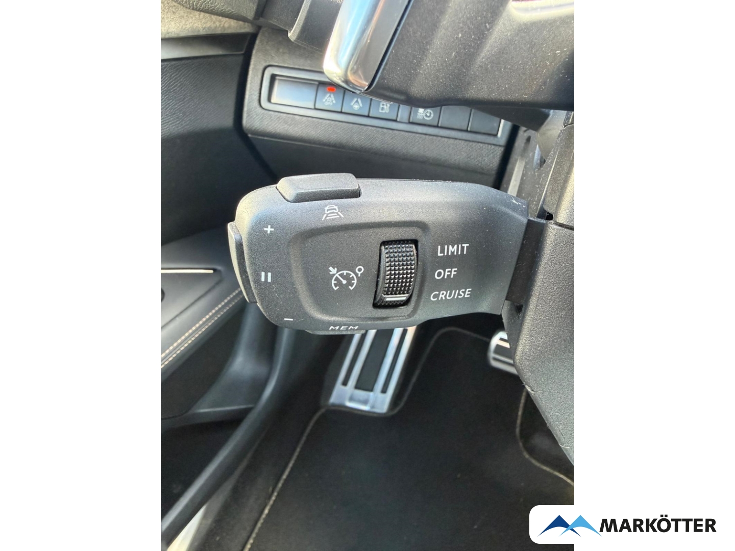 Fahrzeugabbildung Peugeot 3008 GT Hybrid 225 ACC/AHK/BLIS/360°/NAVI/PANO