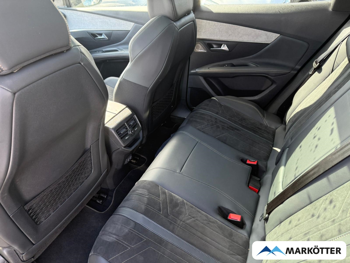 Fahrzeugabbildung Peugeot 3008 GT Hybrid 225 ACC/AHK/BLIS/360°/NAVI/PANO