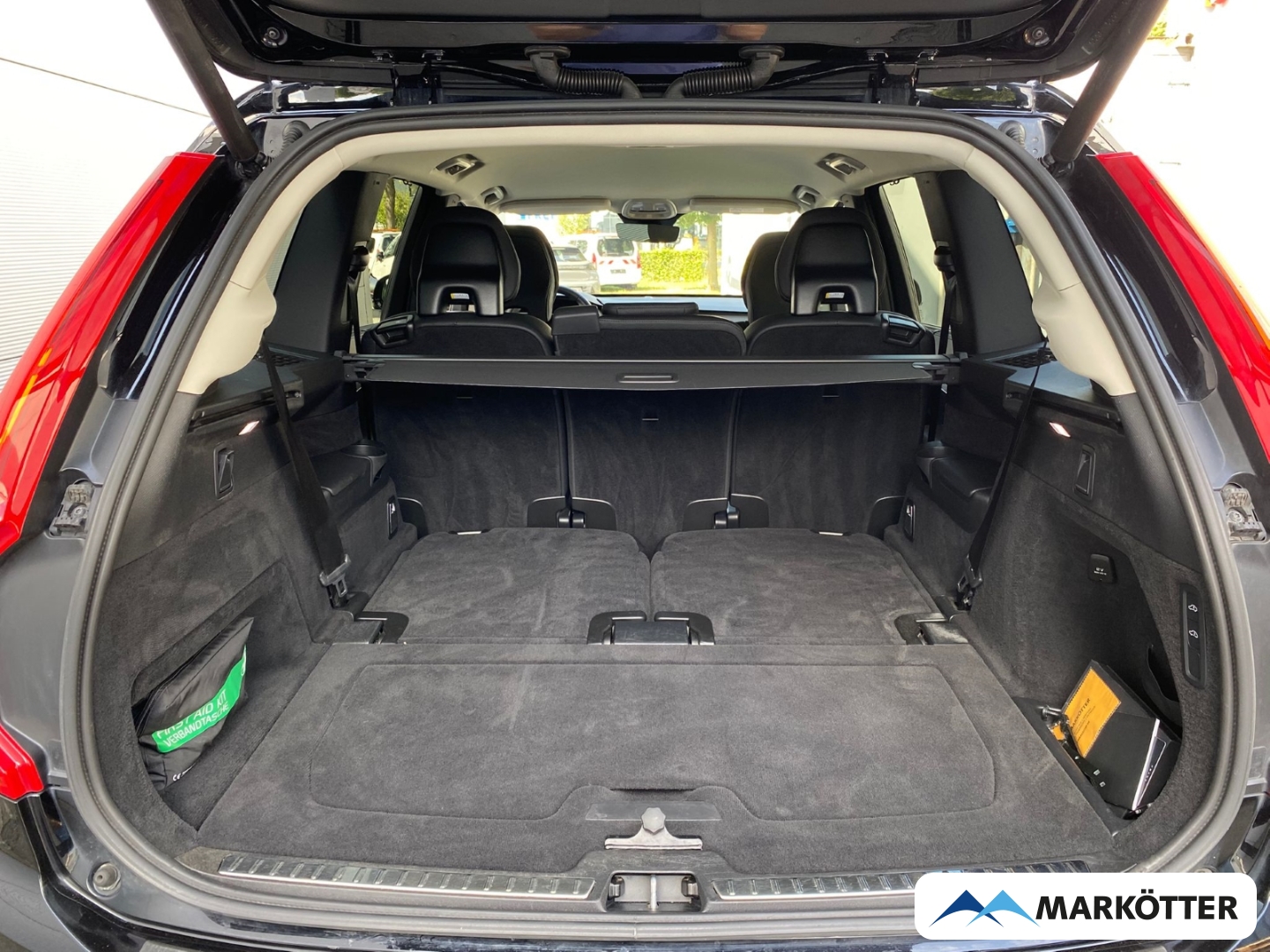 Fahrzeugabbildung Volvo XC90 B5 AWD Plus Bright 7-Sitzer ACC/BLIS/H&K