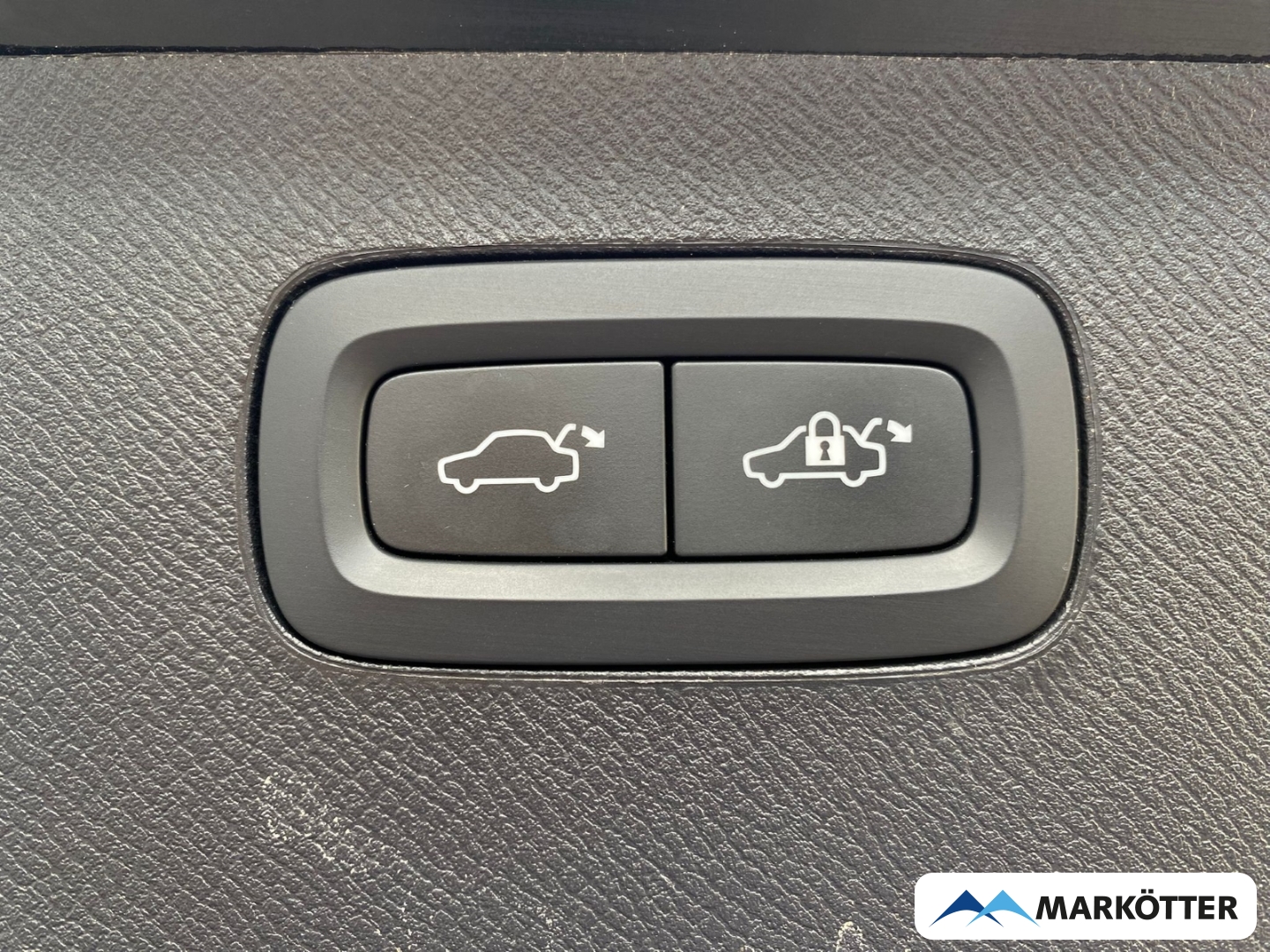 Fahrzeugabbildung Volvo XC90 B5 AWD Plus Bright 7-Sitzer ACC/BLIS/H&K