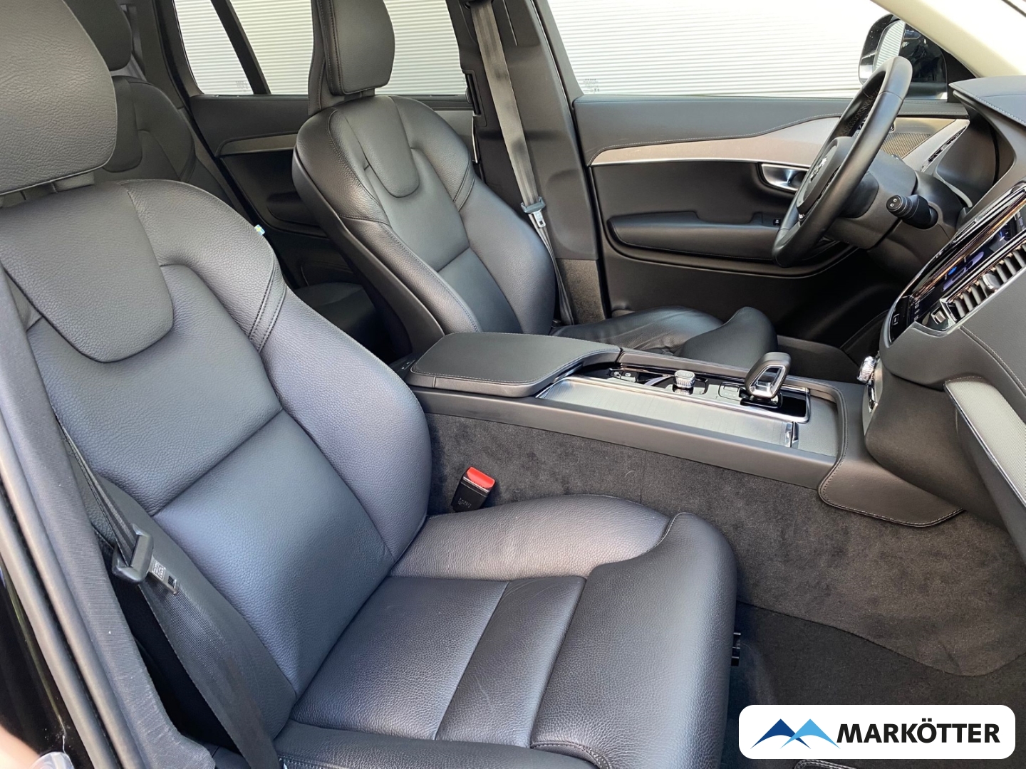 Fahrzeugabbildung Volvo XC90 B5 AWD Plus Bright 7-Sitzer ACC/BLIS/H&K