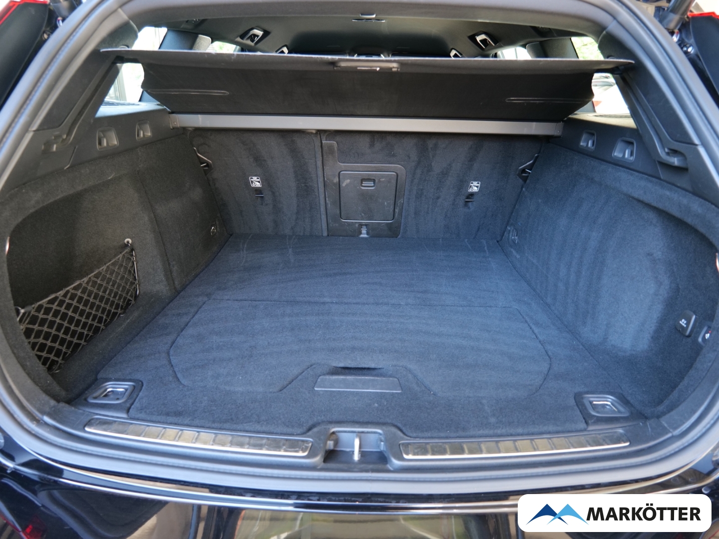 Fahrzeugabbildung Volvo V60 B4 Plus Dark AHK/STHZ/BLIS/360CAM/Google