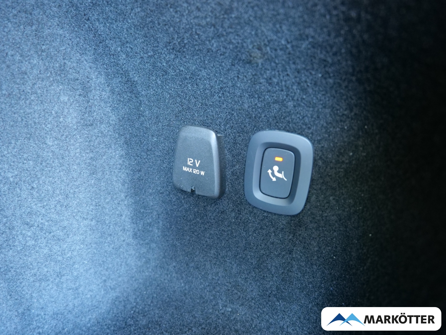 Fahrzeugabbildung Volvo V60 B4 Plus Dark AHK/STHZ/BLIS/360CAM/Google