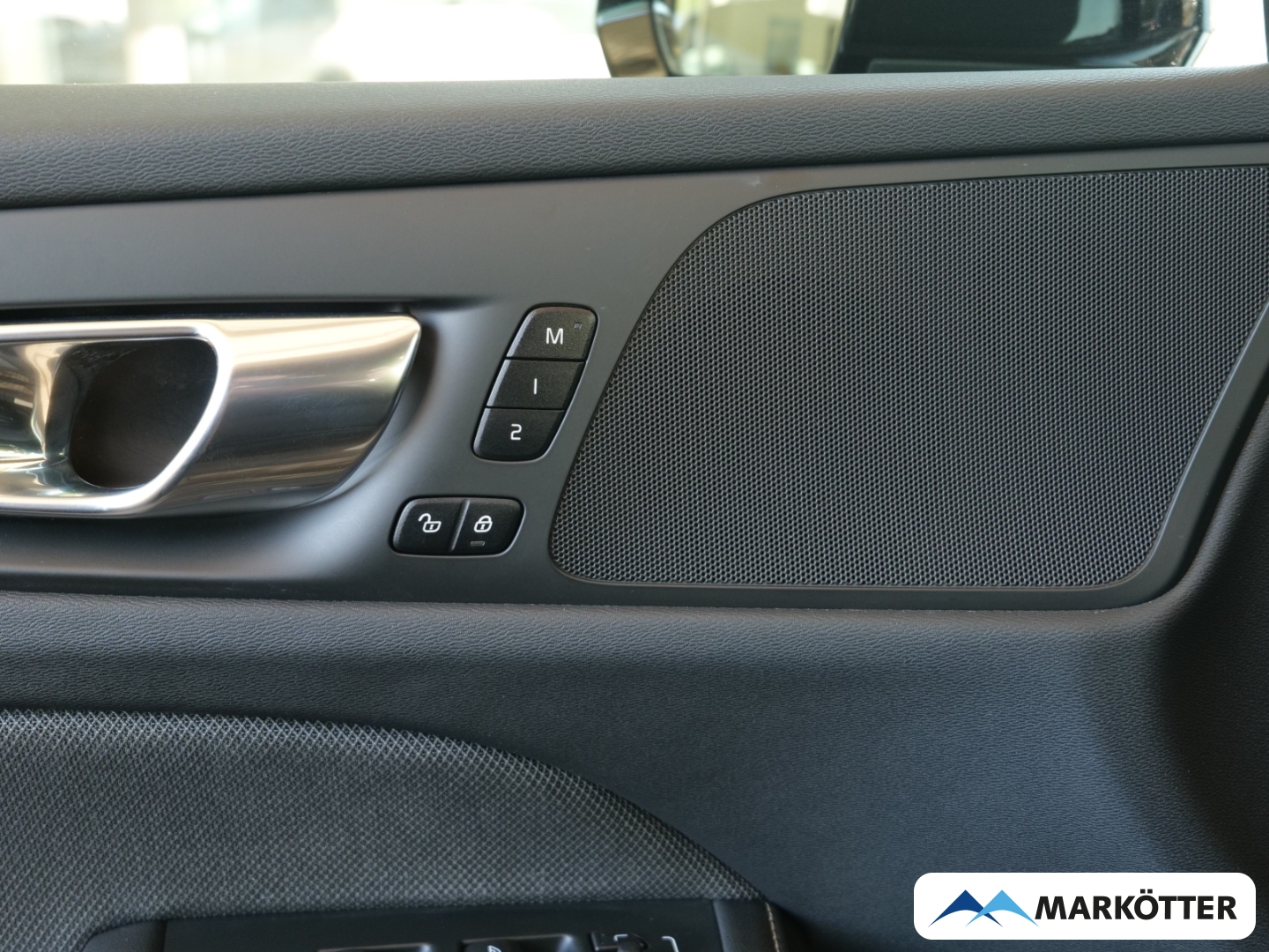 Fahrzeugabbildung Volvo V60 B4 Plus Dark AHK/STHZ/BLIS/360CAM/Google