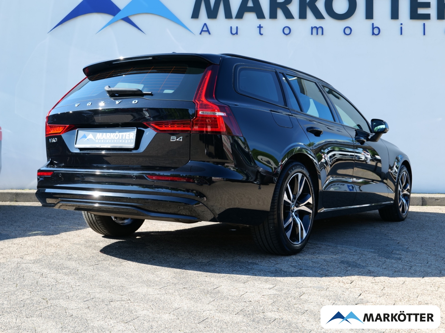 Fahrzeugabbildung Volvo V60 B4 Plus Dark AHK/STHZ/BLIS/360CAM/Google