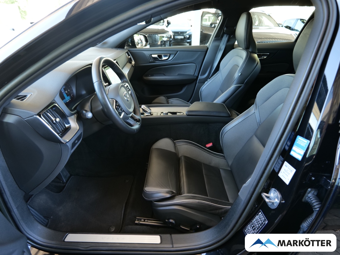 Fahrzeugabbildung Volvo V60 B4 Plus Dark AHK/STHZ/BLIS/360CAM/Google
