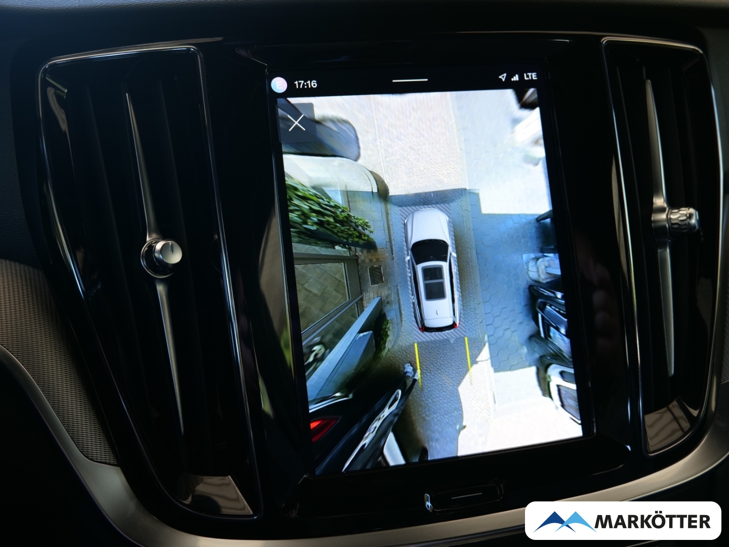 Fahrzeugabbildung Volvo V60 B4 Plus Dark AHK/STHZ/BLIS/360CAM/Google
