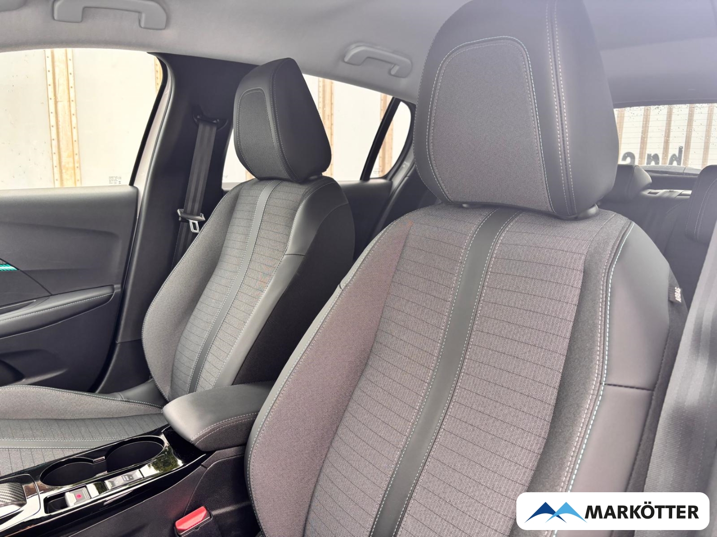 Fahrzeugabbildung Peugeot 208 e- Allure SHZ/NAVI/KLIMA/PDC/APPLE/DAB